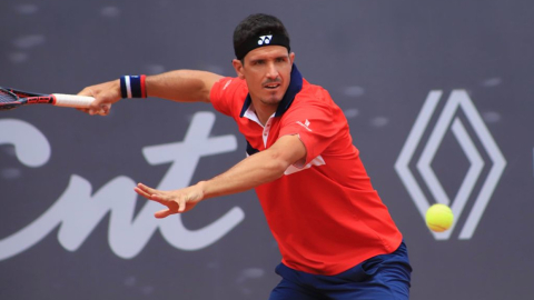 Emilio Gómez, durante su primer partido en el Challenger de Quito, el lunes 13 de septiembre de 2021.