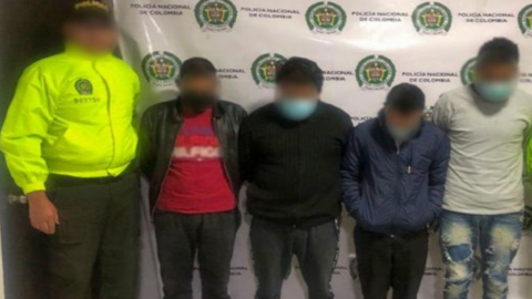 Parte de los integrantes de 'Los Errantes', bajo custodia de la Policía de Colombia, luego de su detención.