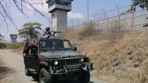 Operativo militar en el perímetro de la Penitenciaría del Litoral, el 30 de septiembre de 2021.