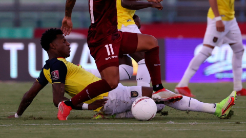 Robert Arboleda, durante el partido de Ecuador ante Venezuela, en Caracas, el 10 de octubre de 2021. 