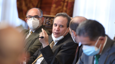 El ministro de Finanzas, Simón Cueva, durante una reunión del equipo económico del Gobierno, en Carondelet, el 12 de agosto de 2021.