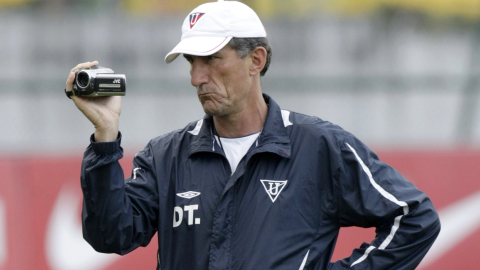 Edgardo Bauza, durante un entrenamiento de Liga de Quito, el 30 de junio de 2008, antes de jugar la final de la Copa Libertadores. 