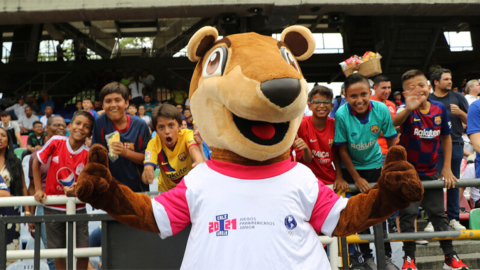 Pana, la mascota de los Juegos Panamericanos Júnior de Cali, durante un evento de presentación, el 2 de marzo de 2020.