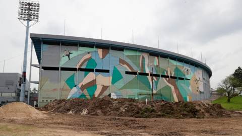 Vista exterior del Estadio Centenario, durante los trabajos de remodelación, en Montevideo, el 13 de octubre de 2021. 