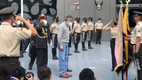 El presidente Guillermo Lasso durante su encuentro con policías en el Regimiento Quito, el 20 de octubre de 2021.