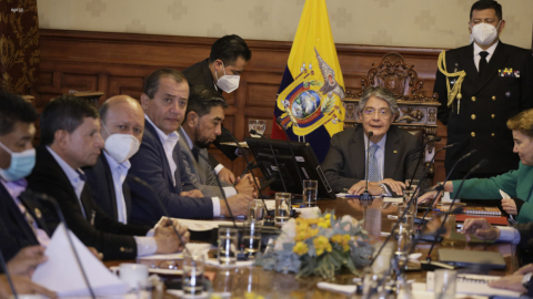 El presidente Guillermo Lasso se reunió el 5 de octubre de 2021 con los representantes del sector del transporte público, en el Palacio de Carondelet.