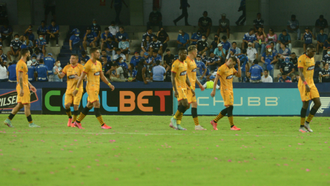 Los jugadores de Barcelona después de perder el Clásico del Astillero ante Emelec, el pasado domingo 24 de octubre de 2021.