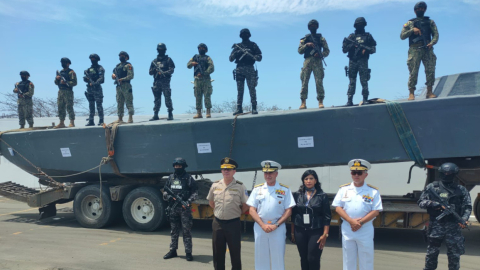 Una lancha de bajo perfil fue capturada por la Armada de Ecuador, el 27 de octubre de 2021.