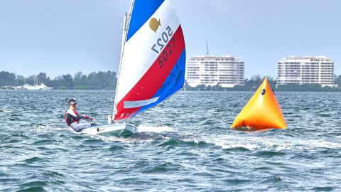 Jonathan Martinetti, durante el Mundial de Sunfish, en Florida, el 29 de octubre de 2021.