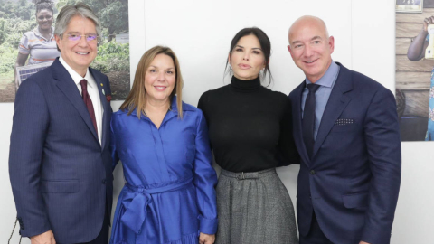 El presidente Guillermo Lasso durante la reunión con Jeff Bezos, fundador de Amazon. Reino Unido, 1 de noviembre de 2021