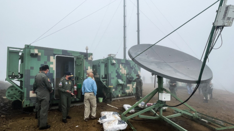 El ministro de Defensa, Luis Hernández, corroboró los daños del radar ubicado en el Cerro Montecristi. 8 de noviembre de 2021.