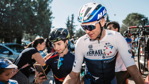 El británico Chris Froome con la indumentaria del Israel Start Up Nation, el 8 de noviembre de 2021.