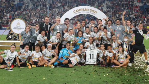 Las jugadoras del Corinthians festejan el título de la Copa Libertadores femenina, ganada el domingo 21 de noviembre de 2021.