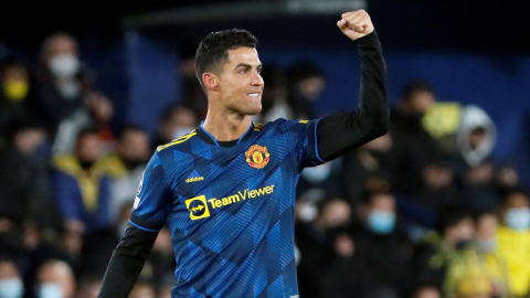 El delantero portugues del Manchester United, Cristiano Ronaldo, celebra su gol frente al Villarreal en la Fecha 5 de la fase de grupos de la Champions.