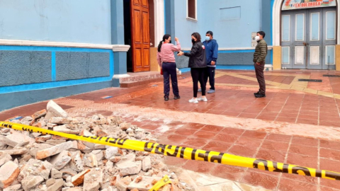 La iglesia de Loja sufrió daños en su estructura tras el sismo de 7,5 grados en Perú, la mañana del 28 de noviembre de 2021.