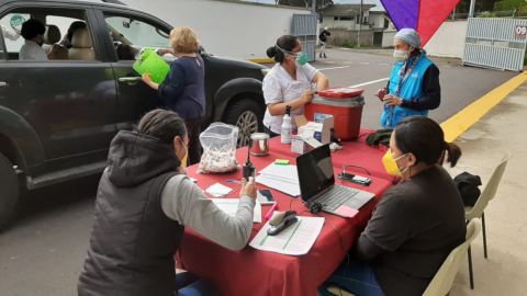 Una brigada móvil del Ministerio de Salud, durante una jornada de vacunación, el 29 de octubre de 2021, en Quito.