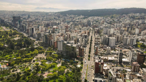 Vista aérea del sector de La Carolina, en Quito, el 17 de junio de 2021.