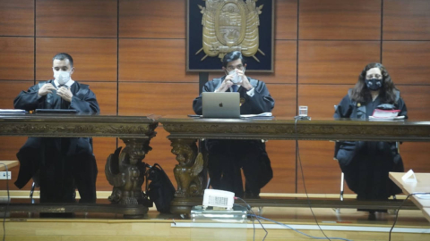 Los jueces Felipe Córdova, Luis Rivera y Daniella Camacho, en la audiencia de apelación de caso Singue. 2 de diciembre de 2021