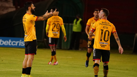 Jugadores de Barcelona, durante el partido ante Macará, en Ambato, el 28 de noviembre de 2021.