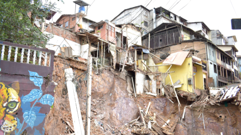 Estado de las viviendas en Zaruma, este 19 de diciembre de 2021. Gobierno evalúa reubicación de familias.