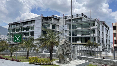 Obras de reconstrucción en la fachada del edificio antiguo de la Contraloría, el 10 de octubre de 2021.