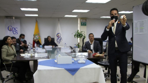 Mediante un sorteo público el Cpccs designó a la notaria para la selección del nuevo Defensor Público, el 14 de diciembre de 2021.