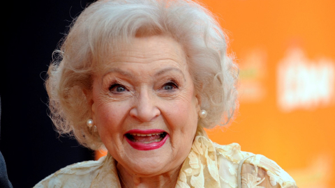 Betty White, la legendaria actriz de la serie "The Golden Girls", murió el 31 de diciembre de 2021. 