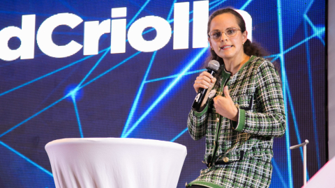 La ministra de Educación, María Brown, durante una exposición, el 9 de diciembre de 2021 en Quito.