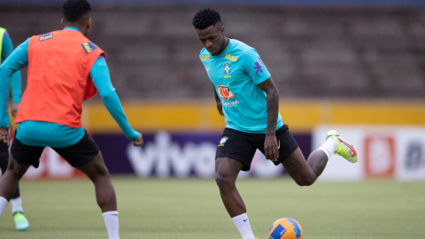 El delantero de la selección de Brasil, Vinicius Junior, durante el entrenamiento en el Estadio Olímpico Atahualpa, el 25 de enero de 2022.