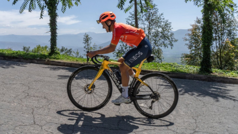 Richard Carapaz durante un entrenamiento en Urcuquí, el 9 de enero de 2022. 