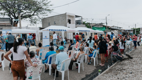 Voluntarios de la fundación Progresa realizan ferias de salud en Guayaquil, el 28 de enero de 2022.