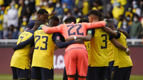 Los jugadores de Ecuador, antes del partido contra Brasil, el jueves 27 de enero de 2022, en el estadio Rodrigo Paz Delgado, por las Eliminatorias al Mundial de Catar.