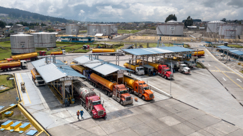 Una vista panorámica del terminal El Beaterio, en Quito, en 2021. La infraestructura recepta combustibles limpios vía poliductos Esmeraldas-Quito y Shushufindi-Quito.