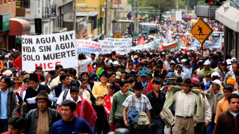 El 8 de abril de 2010, al menos unos 6.000 indígenas participaron en una marcha en Quito para protestar contra el polémico proyecto de Ley de Recursos Hídricos o "Ley de Aguas".