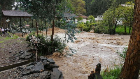 En 2020, el río Yanuncay se desbordó en la parte alta y puso en riesgo infraestructura, como puentes. 