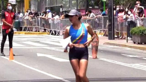 La marchista Karen Litardeo durante la competencia de los 5 kilómetros marcha, en el Sudamericano de Lima.