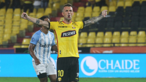 Damián 'Kitu' Díaz celebra un gol anotado con Barcelona en la Noche Amarilla 2022, el 29 de enero.