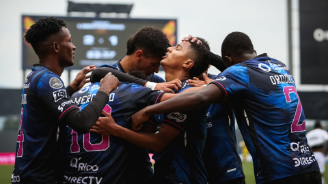 Los jugadores de Independiente del Valle festejan un gol ante Sporting Cristal, por la Libertadores Sub 20, el 8 de febrero de 2022.