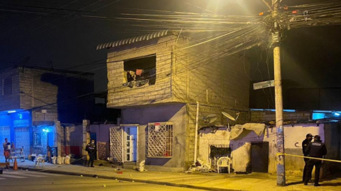 Fachada de la manzana de la Cooperativa Amazonas 2, donde ocurrió la nueva balacera, cerca de la Playita del Guasmo, el 10 de febrero de 2022.