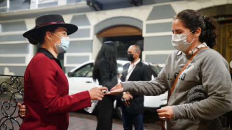 Un turista en Quito, en septiembre de 2021.