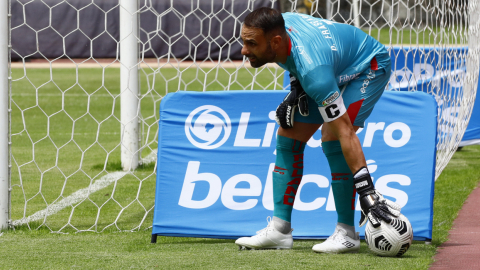 El arquero de Aucas, Damián Frascarelli, durante el partido ante Universidad Católica por LigaPro, el 1 de mayo de 2021.