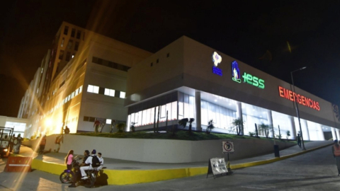 Fiscalía allanó varios inmuebles por presunto peculado en el hospital del IESS Ceibos, norte de Guayaquil, el 15 de febrero de 2022.