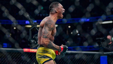 Michael Morales celebra su triunfo tras vencer a Trevin Giles en la UFC 270, el 22 de enero de 2022.