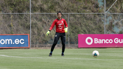 Irene Tobar, durante un entrenamiento con la selección ecuatoriana femenina, en Quito.