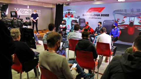 Varios pilotos de Fórmula 1 ofrecen una rueda de prensa este viernes 25 de febrero de 2022, después de las prácticas libres en Montmeló. La F1 anunció que este año no se correrá el GP de Rusia. 