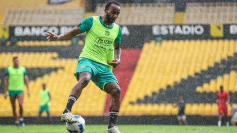 Leonai Souza, durante un entrenamiento con Barcelona SC, en el estadio Banco Pichincha, en Guayaquil.