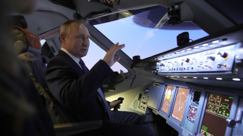 El presidente ruso, Vladimir Putin, durante una visita a un centro aeronáutico en Moscú, el 5 de marzo de 2022.