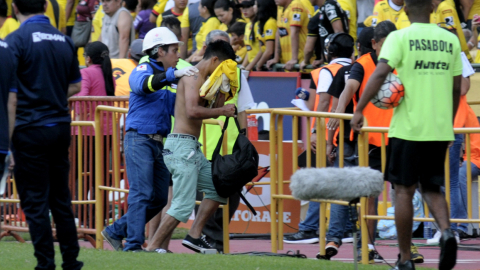 En Ecuador se han producido varios incidentes de violencia en los estadios, antes, durante y después de los partidos de fútbol. 