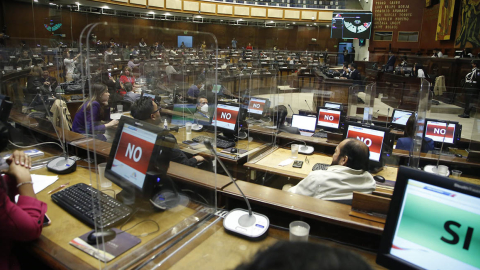 El Pleno de la Asamblea, en sesión del 13 de marzo de 2022, durante la aprobación del alza salarial a los maestros.