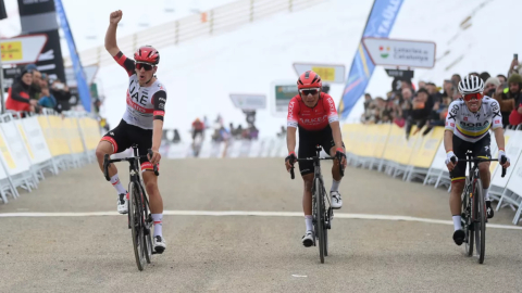 Joao Almeida, en la meta de la Etapa 4 de la Volta a Catalunya, el 24 de marzo de 2022.